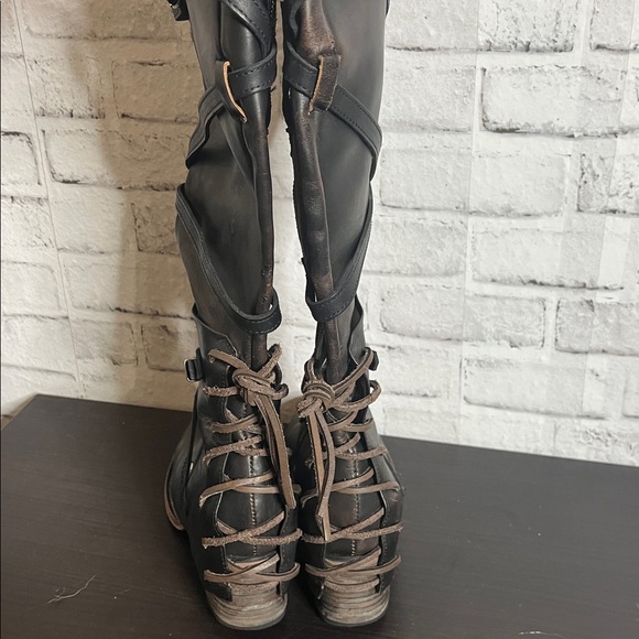 Freebird Cassius distressed leather boots - Picture 8 of 12